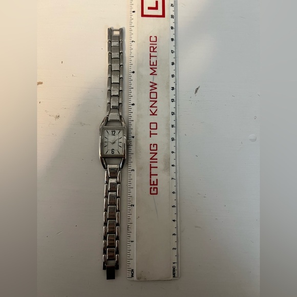 Vintage Lot of Two Women’s Silver Rectangular and Circular Wristwatches Giorgio - Picture 3 of 13